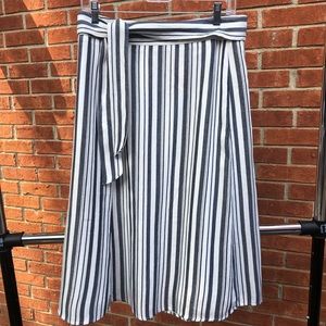 Loft NWT white & navy stripe skirt with belt.